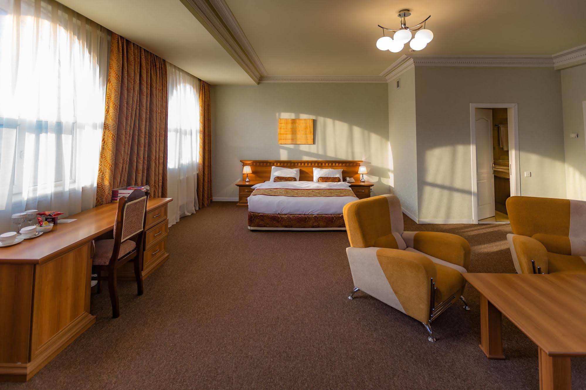 Caspian Palace Hotel Baku Bagian luar foto